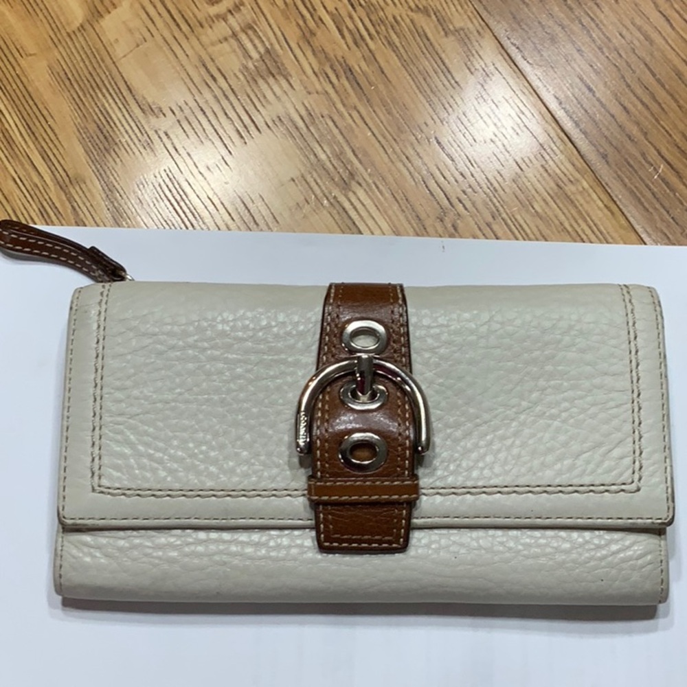 Elegant Beige Leather Wallet